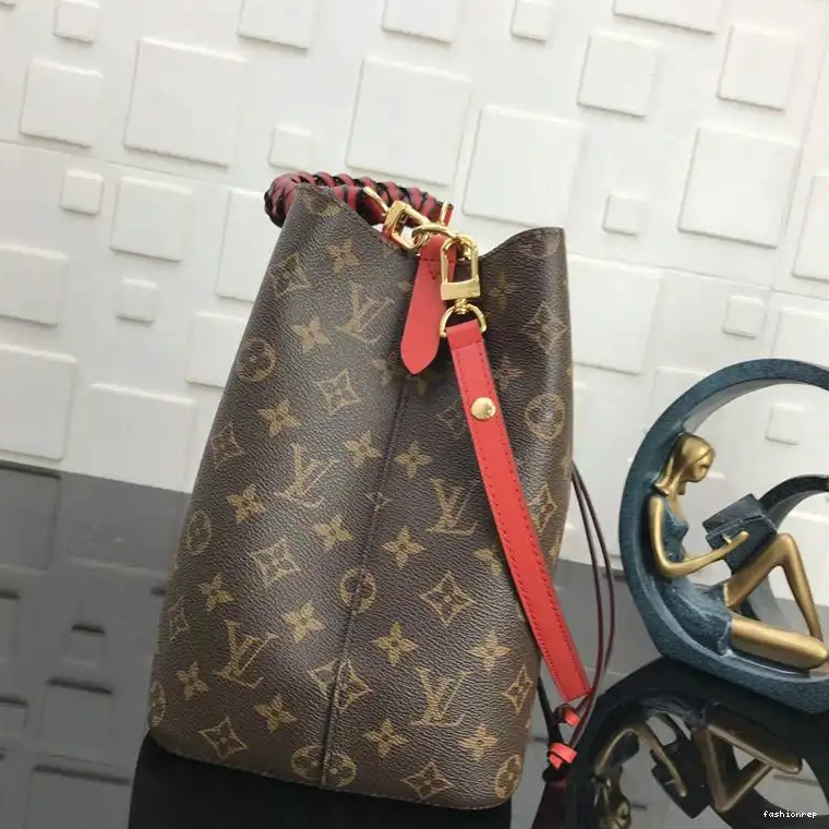 Fashionrepsfam ru LV 19T1L0490 Bags 0802